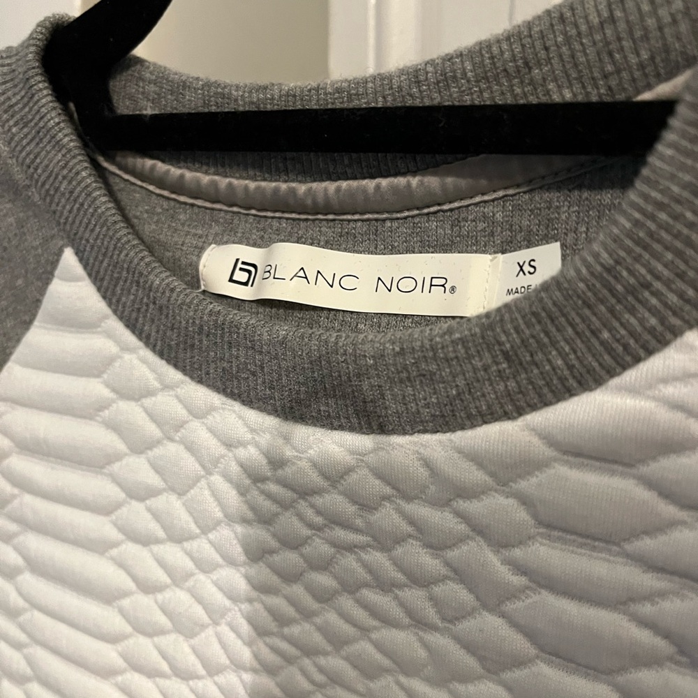 NWOT Blanc Noir Textured White and Gray Sweater - Picture 4 of 7